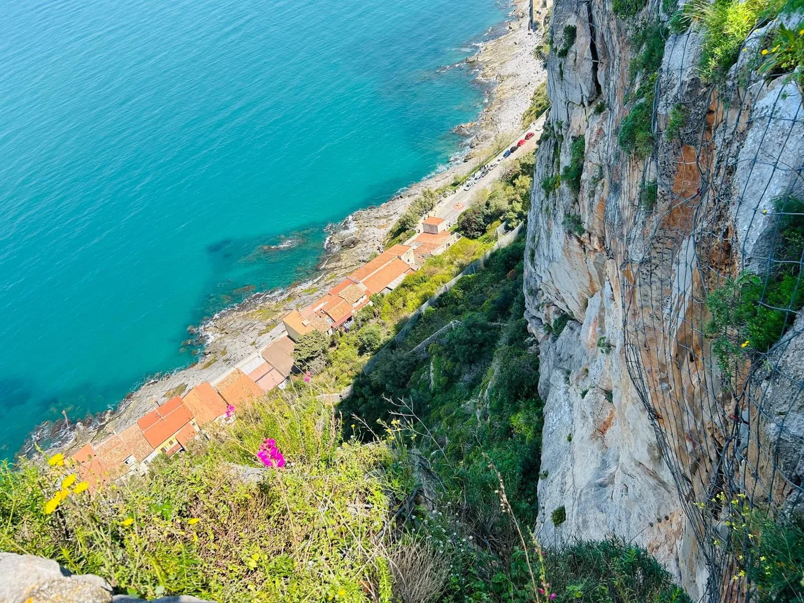 Cliff face and turquoise coast seen from the La Rocca trail